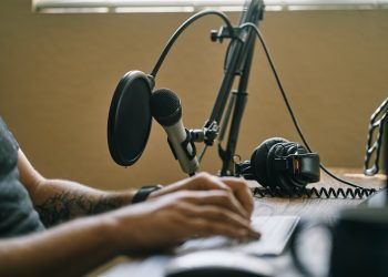 How a Podcast Transcription Service Helps Grow Your Audience Reach