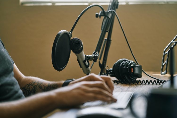 How a Podcast Transcription Service Helps Grow Your Audience Reach