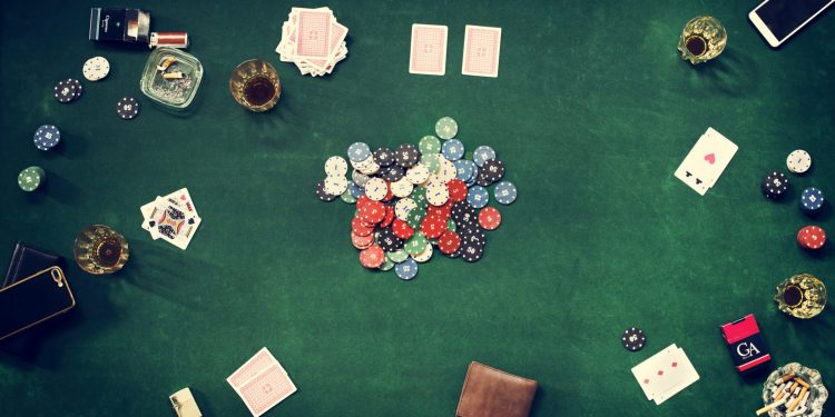 Online casinos vs. brick and mortar: The thrill of playing online games