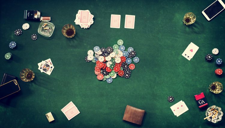 Online casinos vs. brick and mortar: The thrill of playing online games