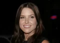 Who is Sophia Bush? Sophia Bush Net Worth